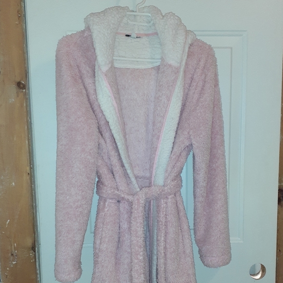 Robe - Picture 4 of 5